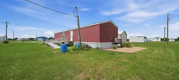 1006 W Toledo Street, Seadrift, TX 77983