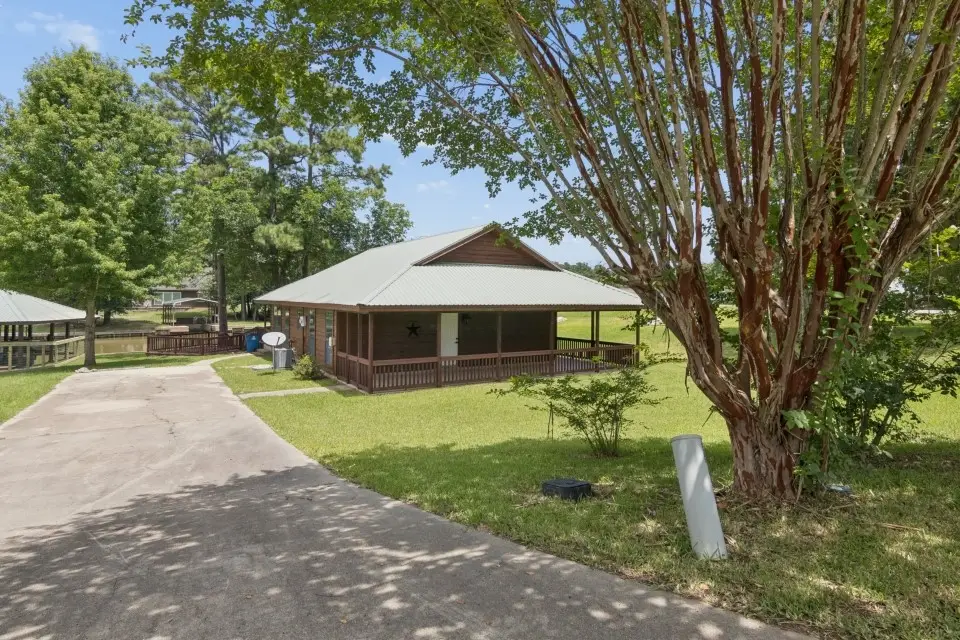 28 Hunters Creek Drive, Huntsville, TX 77340 - #1