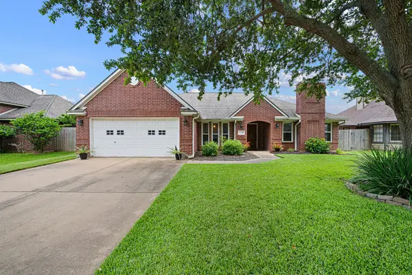 116 Zinnia Street, Lake Jackson, TX 77566