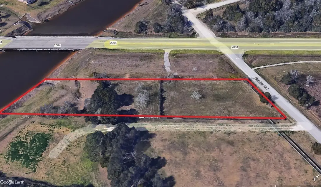 9015 Schiro Rd, Hitchcock, TX 77563 - Image #1