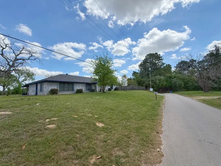 935 Center St, Buffalo, TX 75831 - #2