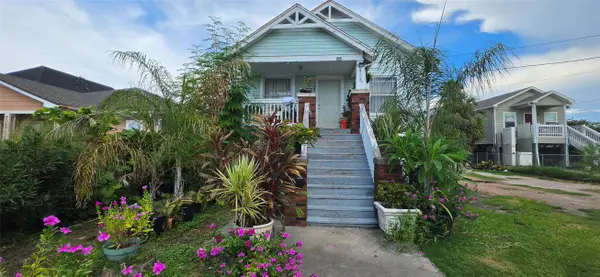 6020 Avenue Q 1/2, Galveston, TX 77551