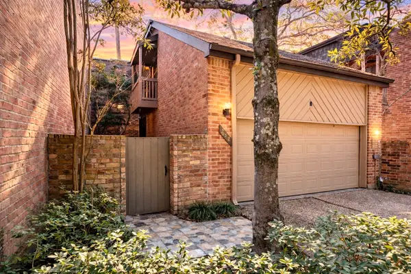 252 Sugarberry Circle, Houston, TX 77024