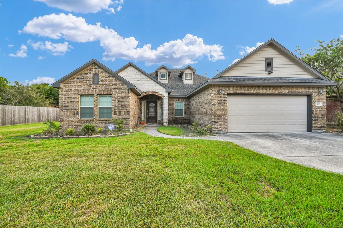 1101 Isabella Boulevard, Angleton, TX 77515 - #1