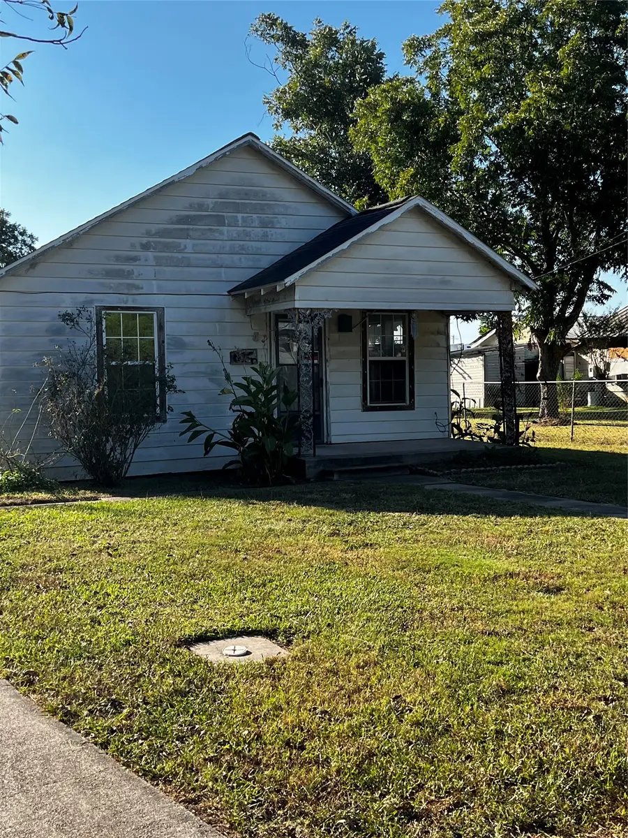 615 N Fourth St, Ganado, TX 77962 - #2