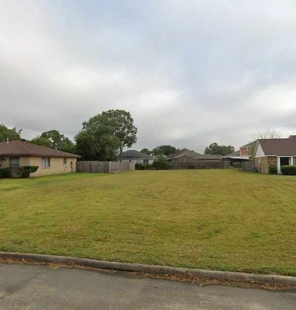 8126 Chimney Rock Court, Port Arthur, TX 77642