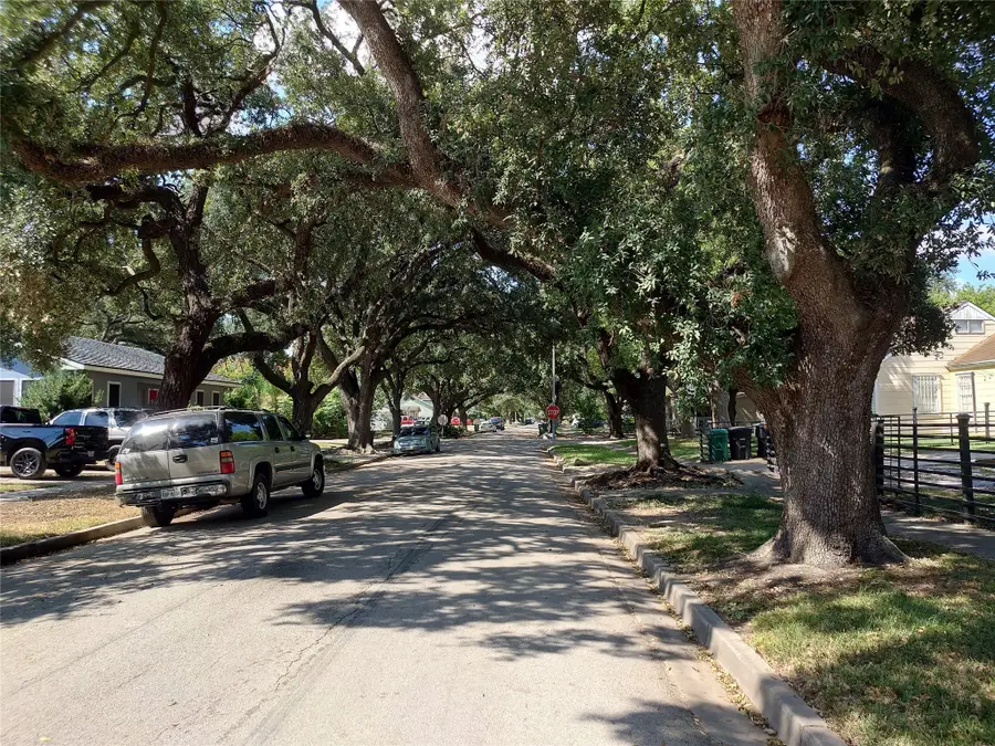 7709 Edna Street, Houston, TX 77087 - Image #2
