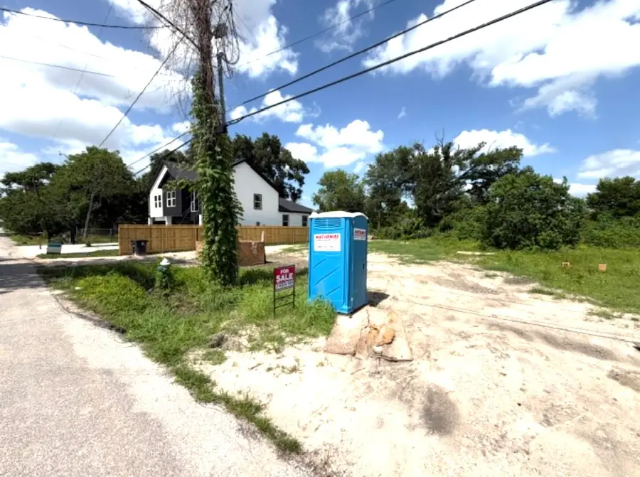 4026 Falls Street, Houston, TX 77026 - #3