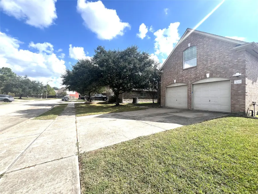 8210 Solara Bend, Houston, TX 77083 - Image #3