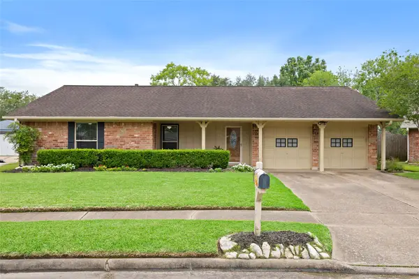 1922 Crooked Creek Lane, Pearland, TX 77581
