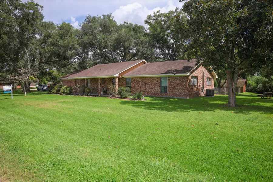 318 Peach Point, Jones Creek, TX 77541 - #2