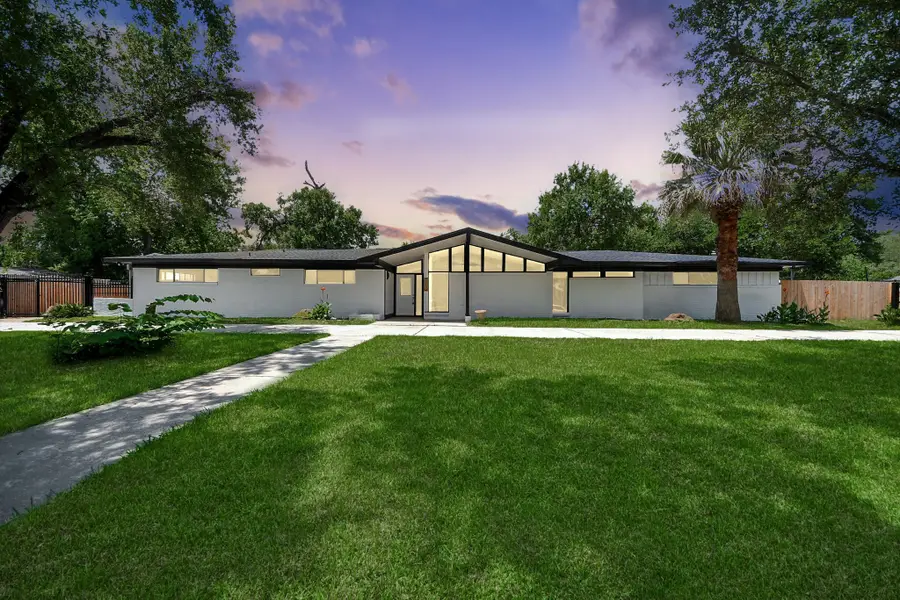217 Burnett Drive, Baytown, TX 77520 - #2