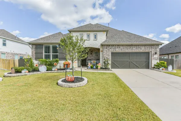 13526 Sacred Oaks Drive, Mont Belvieu, TX 77535