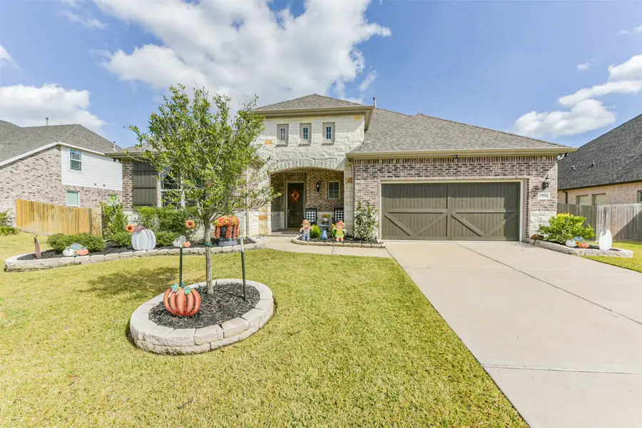 13526 Sacred Oaks Drive, Monterey Belvieu, TX 77535 - Image #2