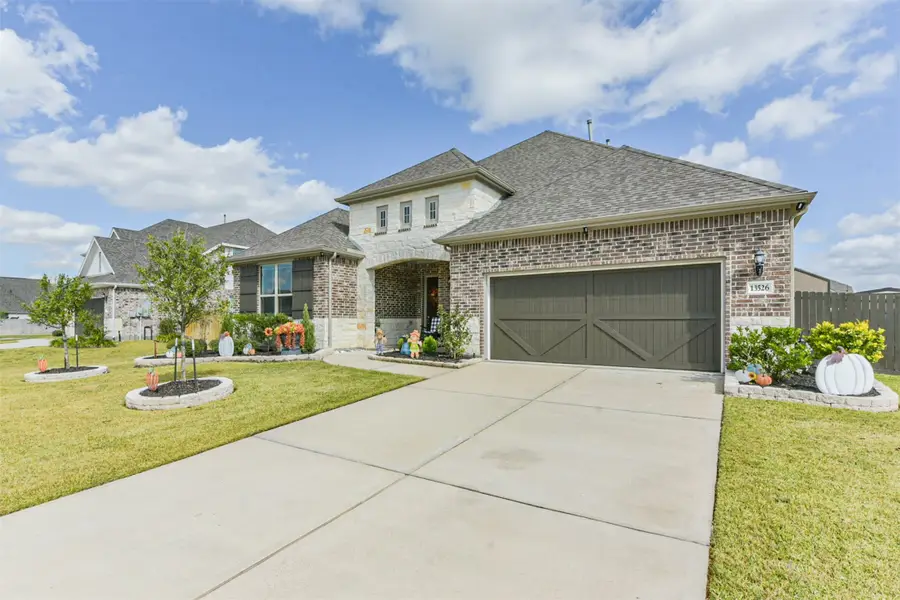 13526 Sacred Oaks Drive, Monterey Belvieu, TX 77535 - Image #3