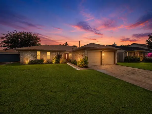 39 Oak Harbor Drive, Houston, TX 77062