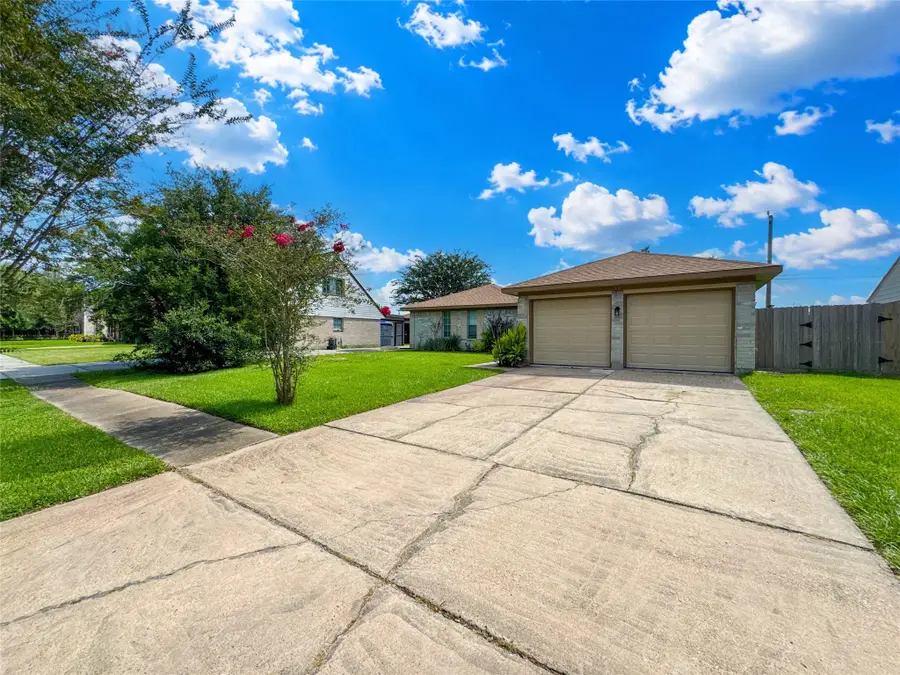 39 Oak Harbor Drive, Houston, TX 77062 - #2