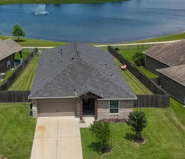 4519 Crescent Lake Circle, Baytown, TX 77521