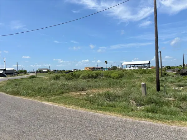 647 Flamingo Street, Sargent, TX 77414