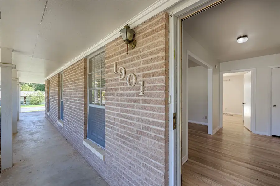 1901 Avenue Q, Huntsville, TX 77340 - #2