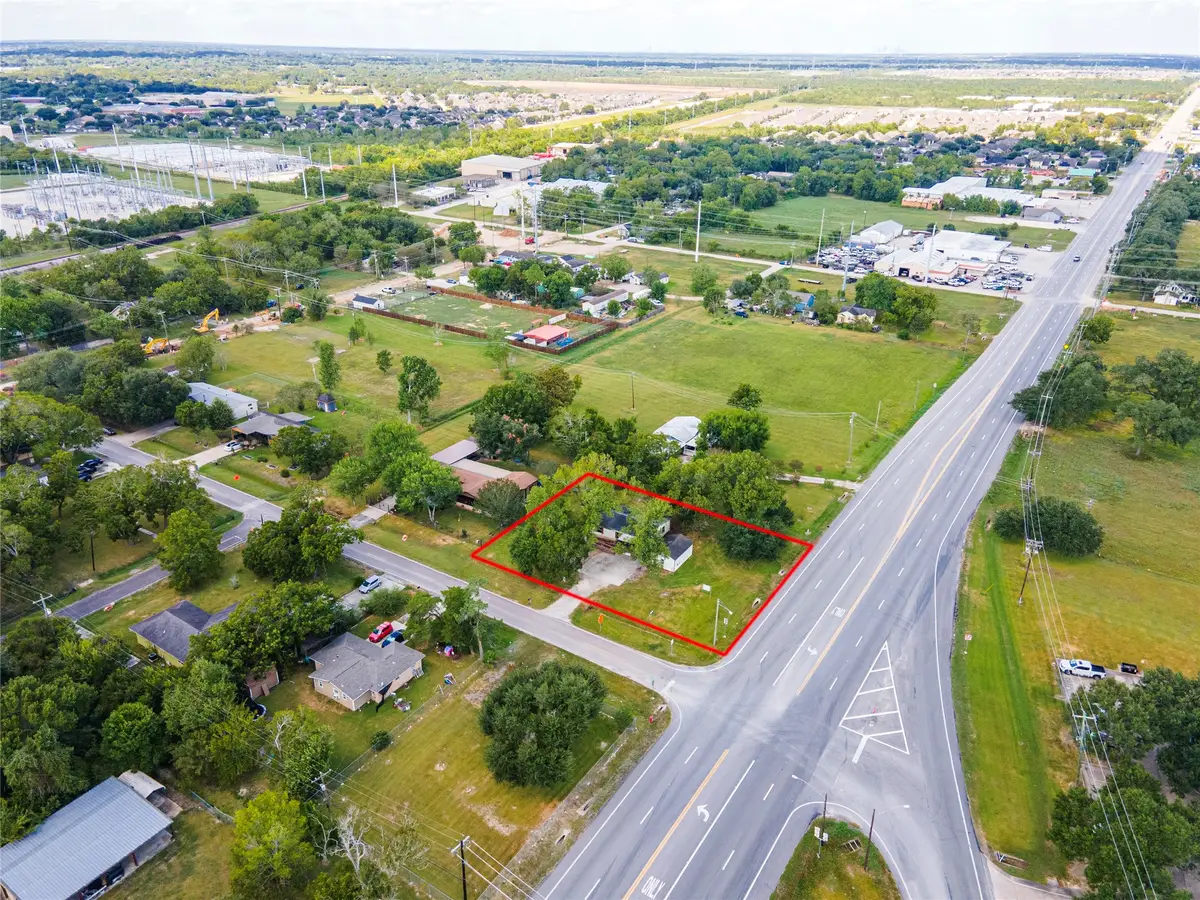 102 Avenue F, Alvin, TX 77511 - #1