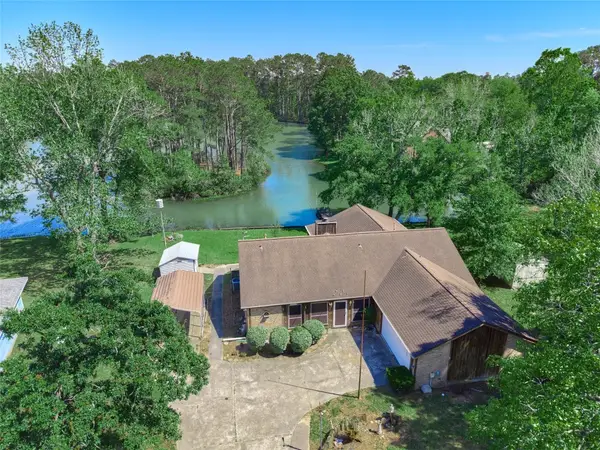 8805 Lakeshore Drive, Montgomery, TX 77316
