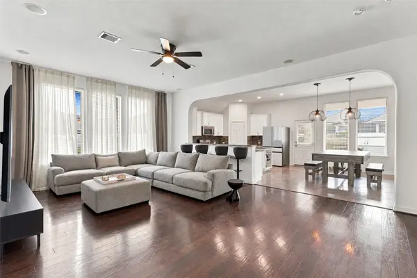 326 Lake Rim Drive, Rosenberg, TX 77469