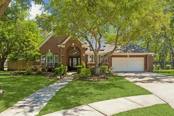803 Woodcrest Drive, Friendswood, TX 77546