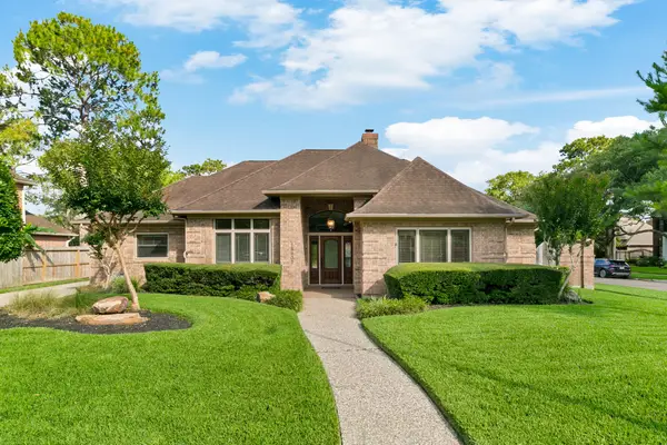 15935 Parkchester Drive, Houston, TX 77062