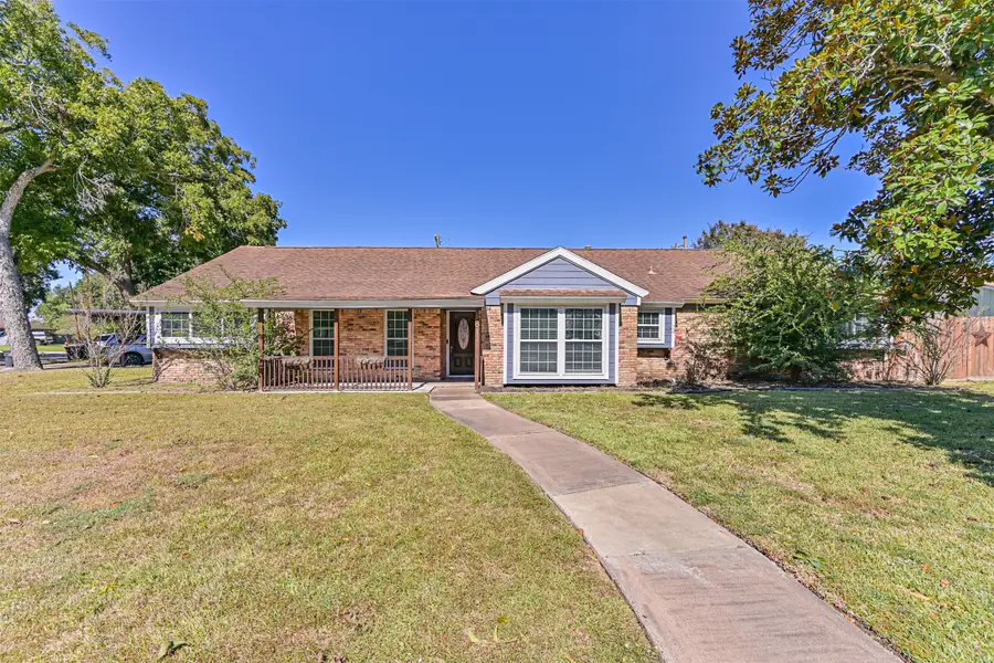 1813 Meadowview Drive, Alvin, TX 77511 - Image #2