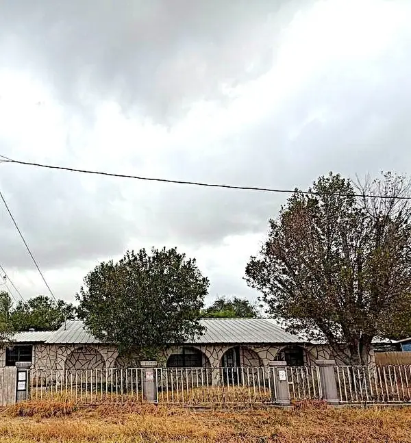 407 S Juarez Street, Crystal City, TX 78839