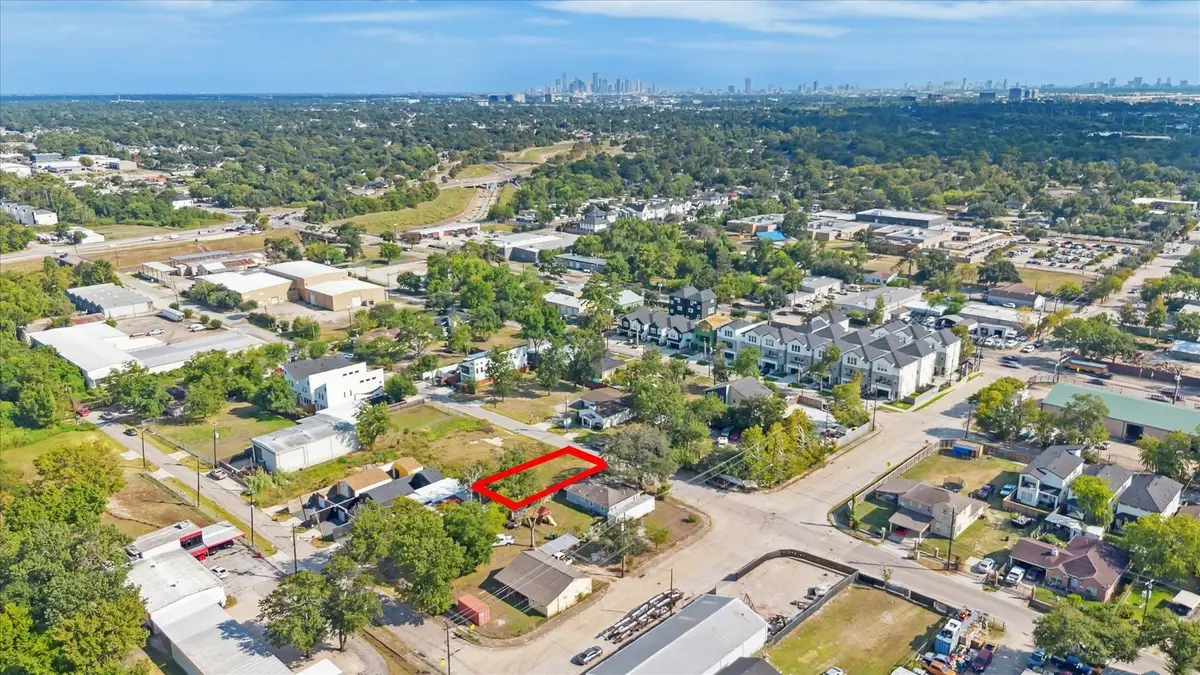 4836 Creekmont Drive, Houston, TX 77091 - #1