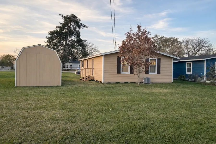 102 Magnolia Street, Lake Jackson, TX 77566 - Image #3