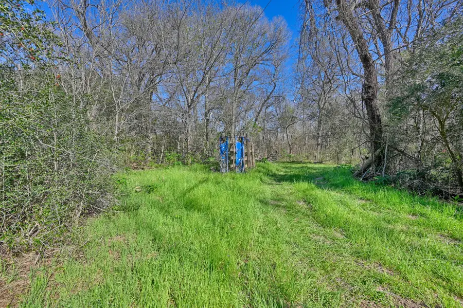 000 Zettel Road, New Ulm, TX 78950 - #2