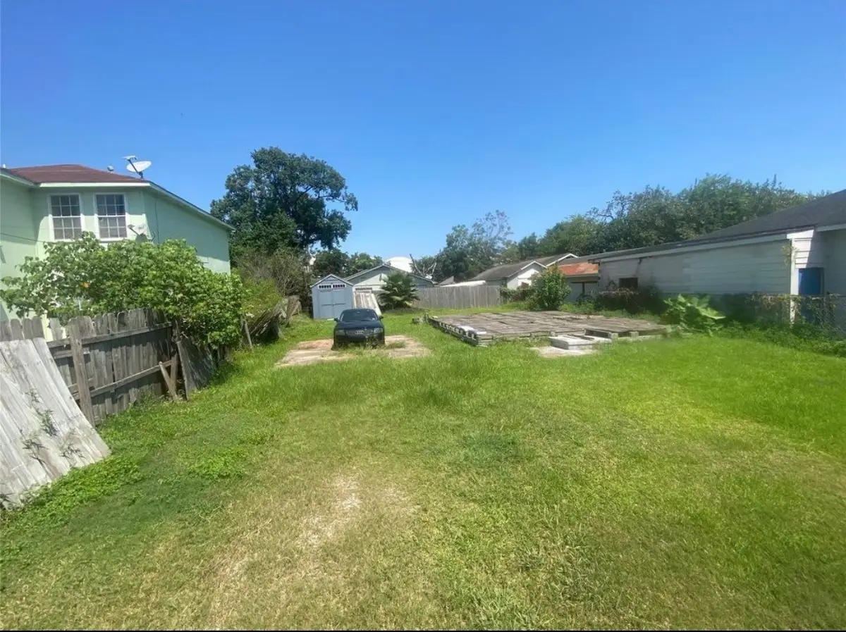 9223 E Avenue P, Houston, TX 77012 - #1