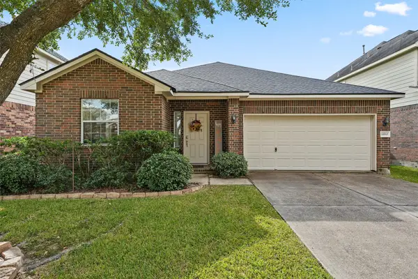10010 Wood Leaf Court, Baytown, TX 77521