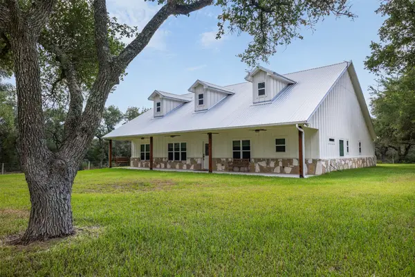 1800 County Road 122, Hallettsville, TX 77964