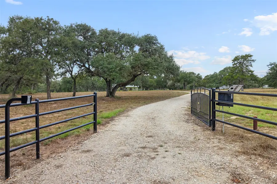 1800 County Road 122, Hallettsville, TX 77964 - #2