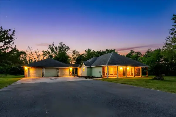 4132 Avenue Q 1/2, Santa Fe, TX 77510