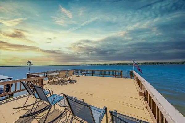 110 Oak Creek Drive, Tool, TX 75143