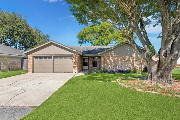 2302 37th Avenue N, Texas City, TX 77590