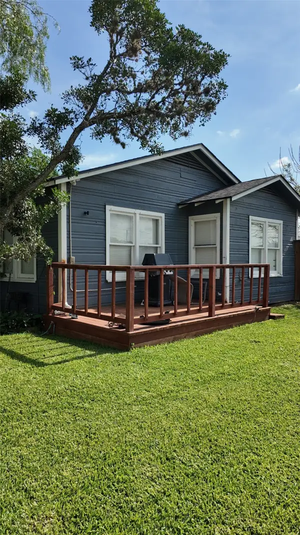 305 Dunn St, Cuero, TX 77954