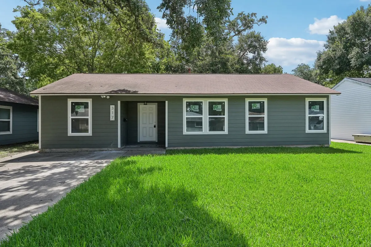 317 Redwood Street, Lake Jackson, TX 77566 - #1