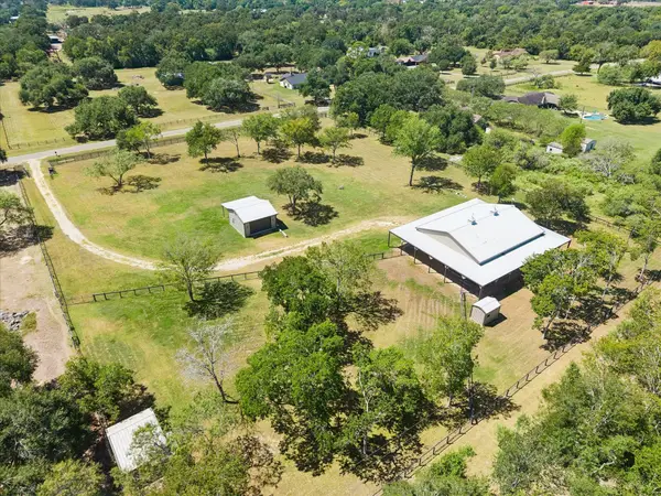 33 Riverwood Lane, Hempstead, TX 77445
