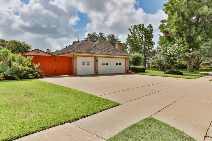 124 Zinnia Street, Lake Jackson, TX 77566 - #3