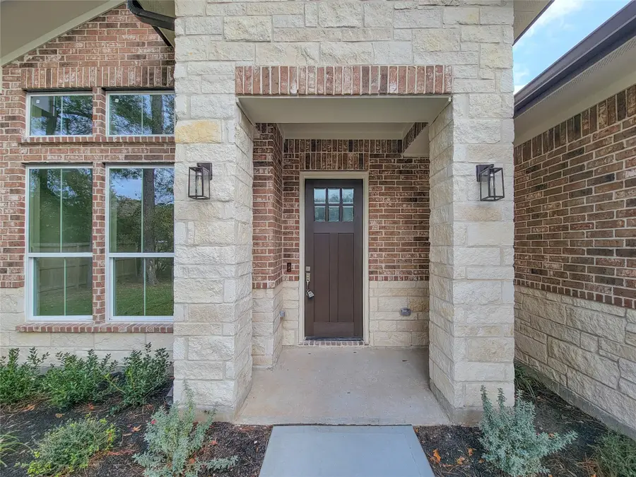 10308 Lakewood Drive, Conroe, TX 77385 - Image #2