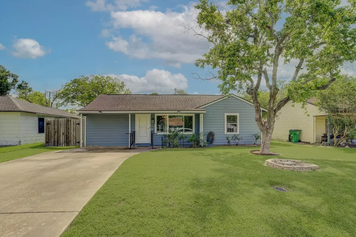 413 Farrer Street, Angleton, TX 77515 - #1