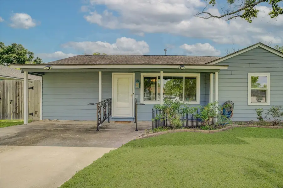 413 Farrer Street, Angleton, TX 77515 - #2