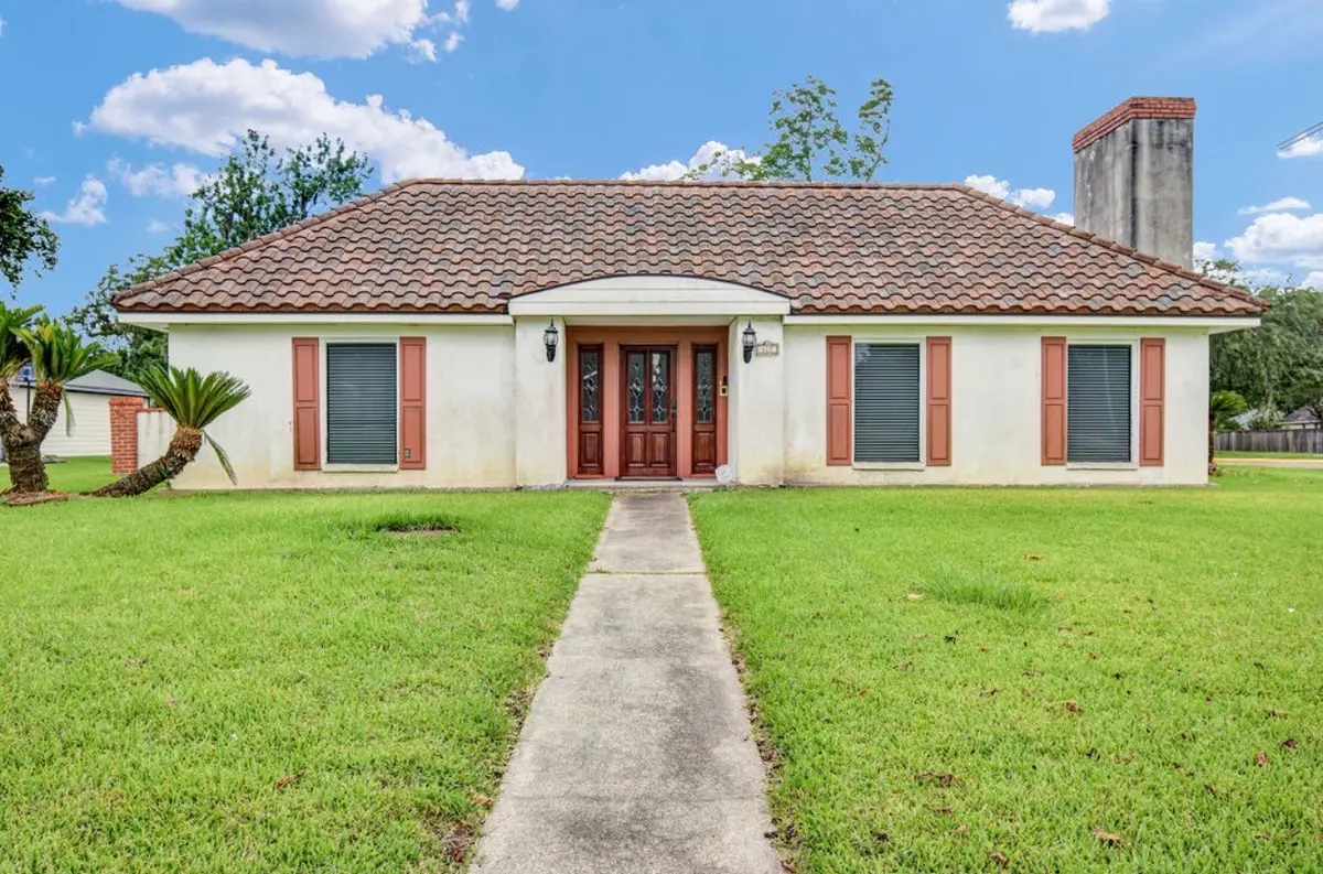 327 Live Oak Lane, Lake Jackson, TX 77566 - #1
