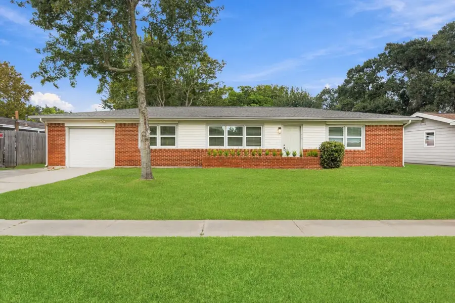 416 21st Avenue N, Texas City, TX 77590 - #2